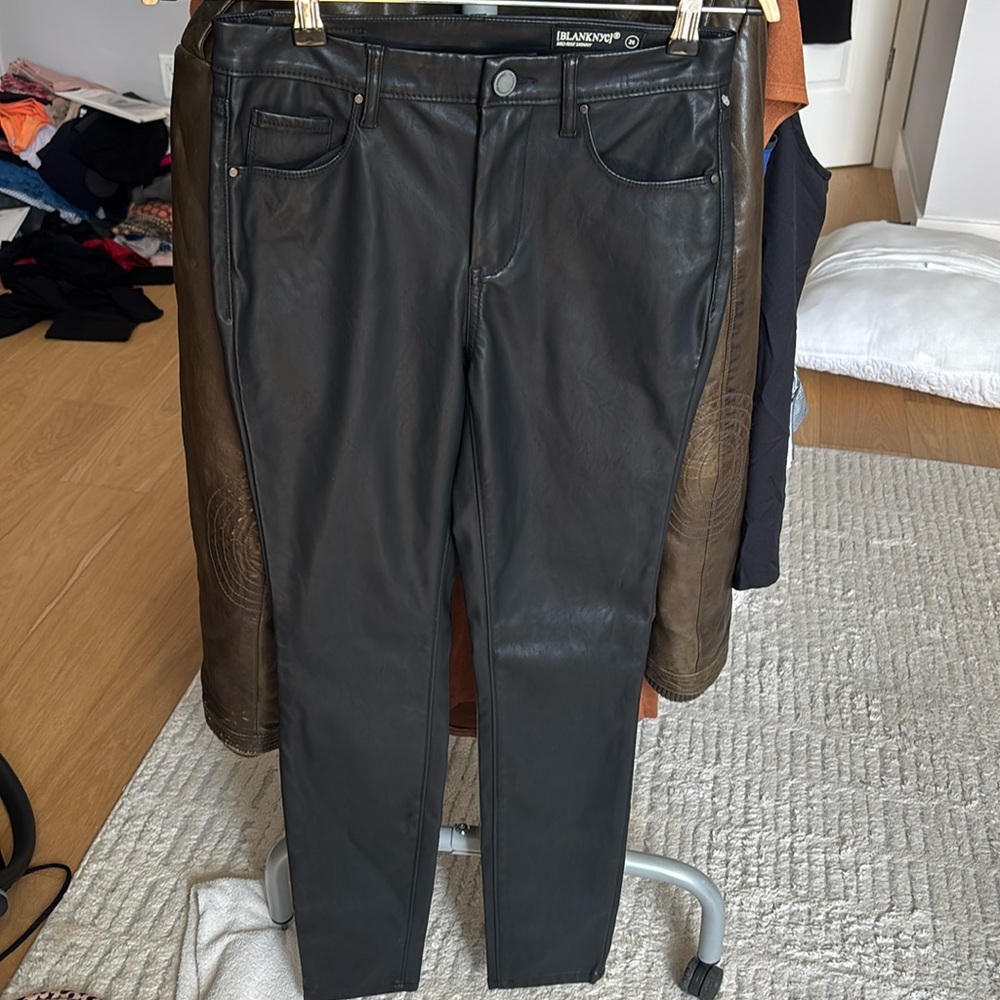 Blank NYC Mid Rise Skinny Size 26